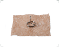 Punaises auriculaires avec sparadrap (un côté)